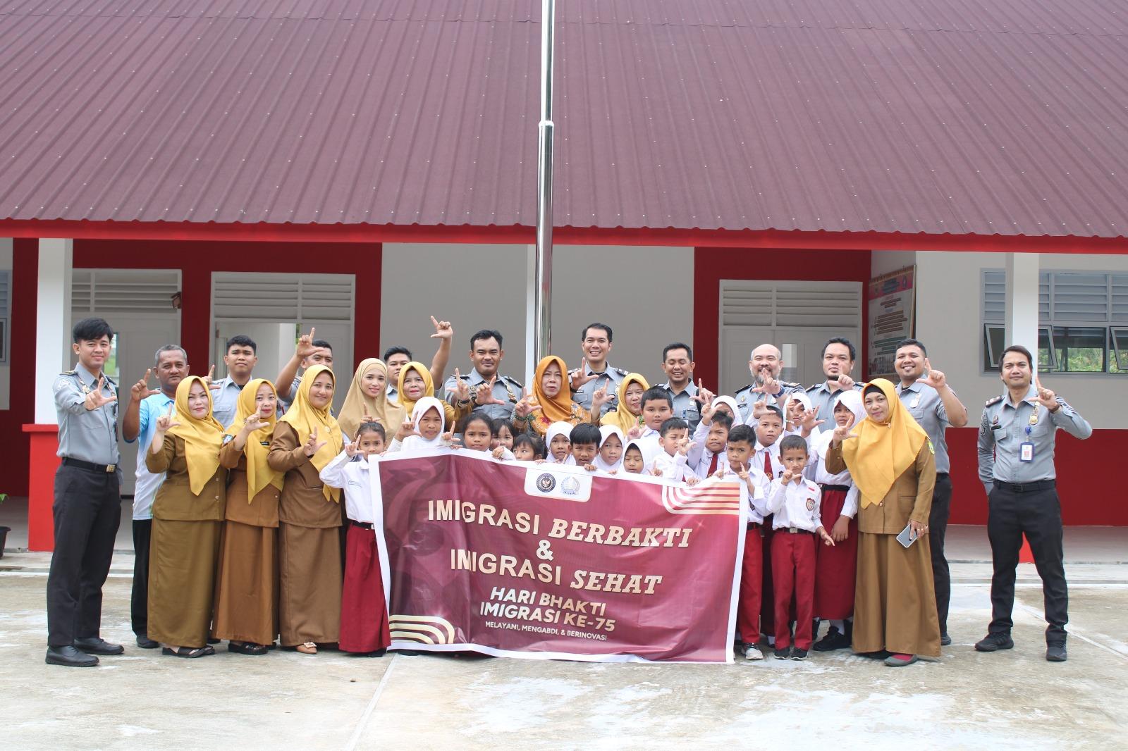 HBI ke-75: Imigrasi Dabo Singkep Berbagi Kebahagiaan dan Kepedulian HBI ke-75: Imigrasi Dabo Singkep Berbagi Kebahagiaan dan Kepedulian